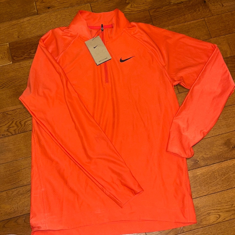 NIKE GOLF NEW